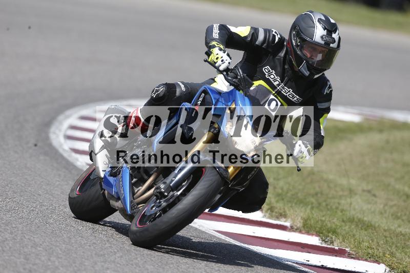 Archiv-2025/49 26.08.2025 Cornu Master School ADR/blau-bleu/0-4